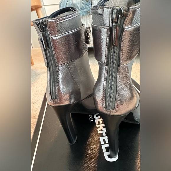 KARL LAGERFELD PARIS Blayze Silver Mesh Heel - Picture 7 of 7